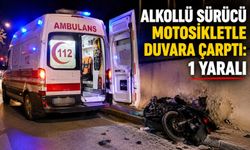 ALKOLLÜ SÜRÜCÜ MOTOSİKLETLE DUVARA ÇARPTI: 1 YARALI