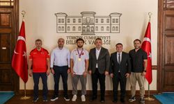 AVRUPA ŞAMPİYONU GÜREŞÇİYE VALİ SÖZER’DEN TEBRİK