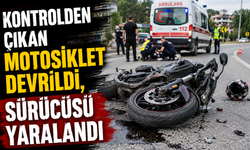 KONTROLDEN ÇIKAN MOTOSİKLET DEVRİLDİ, SÜRÜCÜSÜ YARALANDI