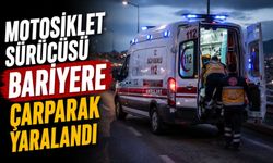 MOTOSİKLET SÜRÜCÜSÜ BARİYERE ÇARPARAK YARALANDI