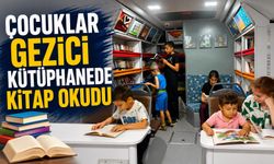 ÇOCUKLAR GEZİCİ KÜTÜPHANEDE KİTAP OKUDU