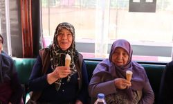 HUZUREVİ SAKİNLERİNE DONDURMA SÜRPRİZİ