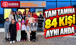 84 KİŞİ AİLELERİYLE BİRLİKTE KULAÇ ATTI