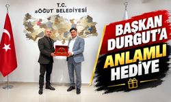 BAŞKAN DURGUT'A ANLAMLI HEDİYE