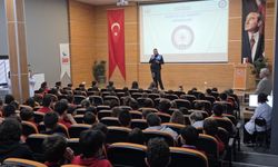 BİLECİK'TE 120 ÖĞRENCİYE GÜVENLİ İNTERNET VE AKRAN ZORBALIĞI EĞİTİMİ