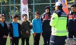 JANDARMA, 300 ÖĞRENCİYE GÜVENLİK EĞİTİMİ VERDİ