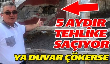 AYLARDIR TAMİR EDİLMEYEN OKUL İSTİNAT DUVARI TEHLİKE SAÇIYOR
