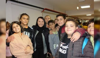 KİTAP FUARINA ÖĞRENCİLERDEN YOĞUN İLGİ