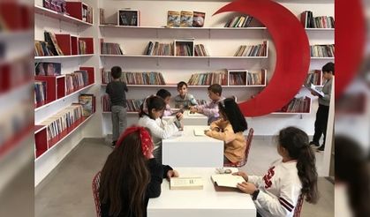 KIZILAY’DAN OKULLARA KİTAP YARDIMI
