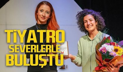 TİYATRO SEVERLERLE BULUŞTU