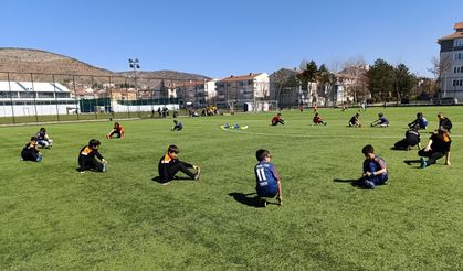 FUTBOL ANTRENMANLARI ARALIKSIZ DEVAM EDİYOR