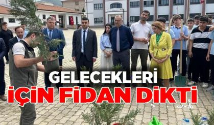 ÖĞRENCİLER GELECEKLERİ İÇİN FİDAN DİKTİLER