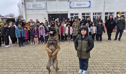 BOMBA ARAMA KÖPEK UNSURLARIYLA TANITIM FAALİYETİ DÜZENLENDİ
