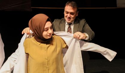 TIP FAKÜLTESİ ÖĞRENCİLERİ BEYAZ ÖNLÜKLERİNİ GİYDİ