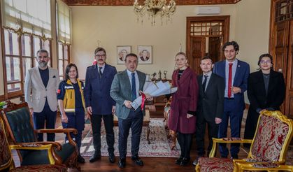 VALİ SÖZER, 14 MART TIP BAYRAMI DOLAYISIYLA SAĞLIK ÇALIŞANLARINI KABUL ETTİ