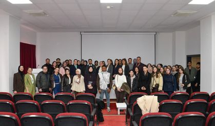 İL SAĞLIK MÜDÜRÜ DR. FERHAT DAMKACI BİLGİ VE TECRÜBELERİNİ ÖĞRENCİLERLE PAYLAŞTI