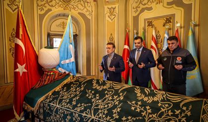 VALİ SÖZER, ERTUĞRUL GAZİ TÜRBESİ'NDE DUA ETTİ