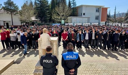 ÖĞRENCİLERE BİLİNÇLİ SOSYAL MEDYA VE GÜVENLİK EĞİTİMİ
