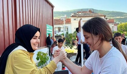 KAYMAKAM KILIÇ ÇOCUKLARLA BİLEK GÜREŞİ YAPTI