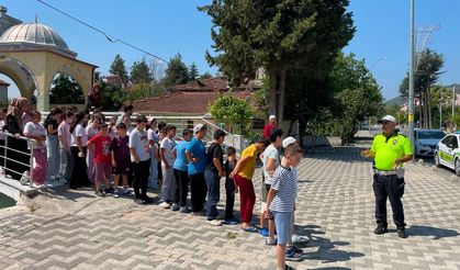 BİLECİK'TE ÇOCUKLAR TRAFİK DEDEKTİFİ OLDU