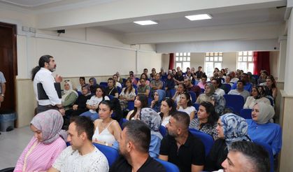 VELİLERE TÜRKİYE YÜZYILI MAARİF MODELİ EĞİTİMİ VERİLDİ