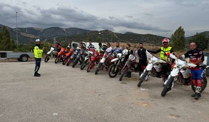 BİLECİK’TE MOTOSİKLET SÜRÜCÜLERİNE TRAFİK EĞİTİMİ
