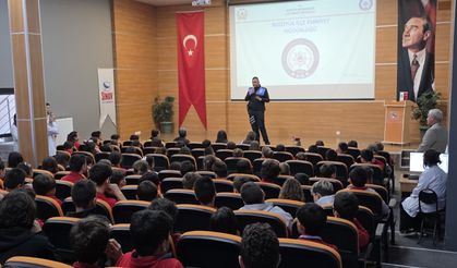 BİLECİK'TE 120 ÖĞRENCİYE GÜVENLİ İNTERNET VE AKRAN ZORBALIĞI EĞİTİMİ