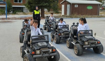 35 ÖĞRENCİYE UYGULAMALI TRAFİK EĞİTİMİ