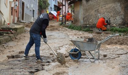 İKİ NOKTADA PARKE TAŞI ÇALIŞMASI BAŞLADI