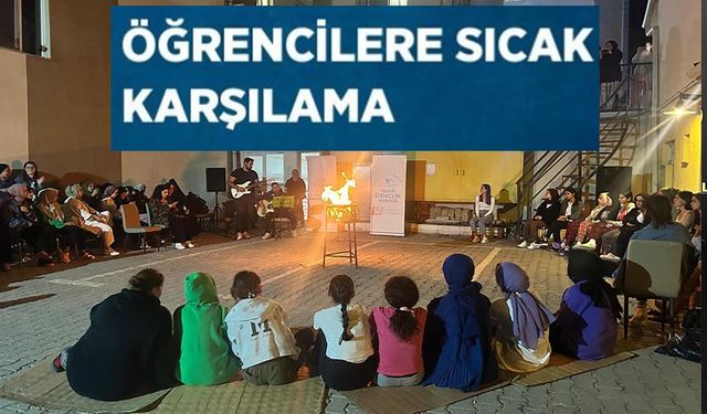 KENTE YENİ GELEN ÖĞRENCİLERE SICAK KARŞILAMA