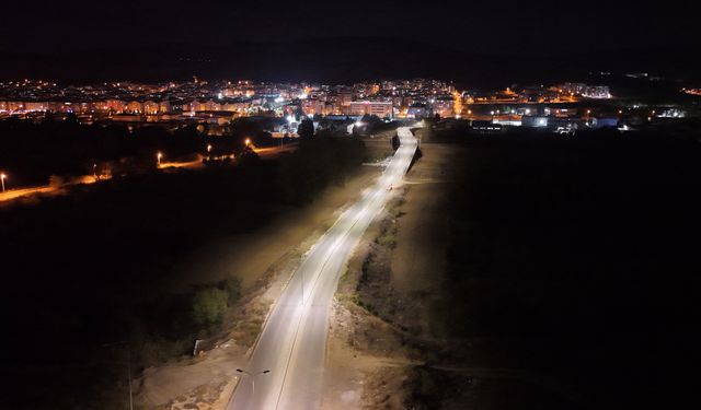 YEŞİLKENT BAĞLANTI KÖPRÜSÜ IŞIL IŞIL OLDU