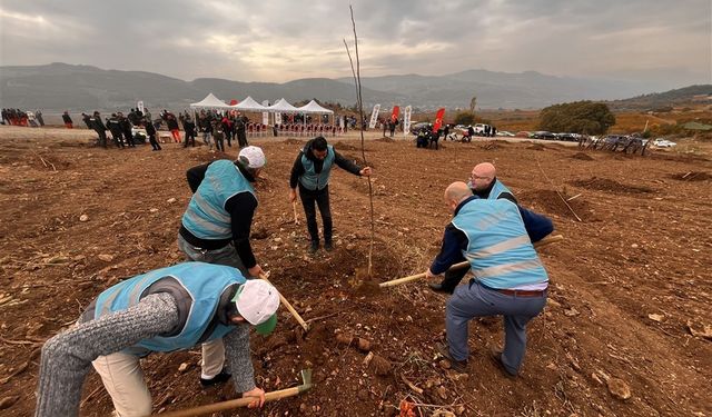 BİLECİK'TE MAHKUMLAR FİDAN DİKİMİNE KATILDI