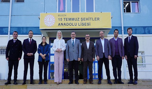 BAŞKAN SUBAŞI ÖĞRETMENLERİ ZİYARET EDEREK HEDİYELERİNİ VERDİ