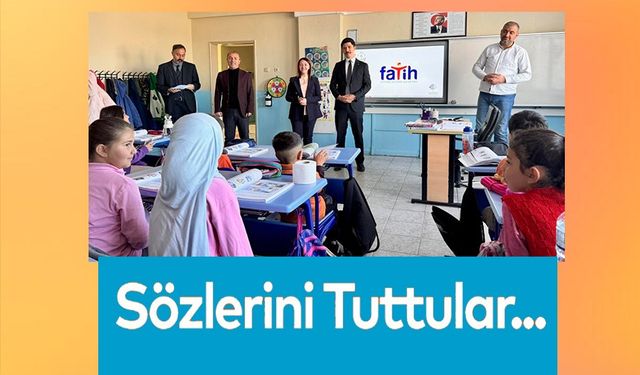 SÖZLERİNİ TUTAN ÖĞRENCİLERE KİTAP HEDİYE EDİLDİ