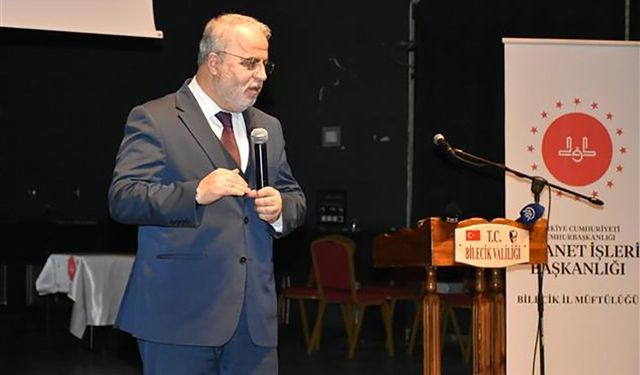 DİYANET İŞLERİ BAŞKAN YARDIMCISI İŞLİYEN, ‘AİLEDE SORUMLULUK BİLİNCİ' KONFERANSINDA KONUŞTU