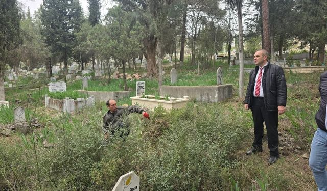 BAYRAM ÖNCESİ MEZARLIK TEMİZLİĞİ ÇALIŞMALARINI HIZLANDI