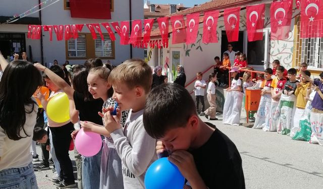 BOZÜYÜK'TE 23 NİSAN COŞKUSU