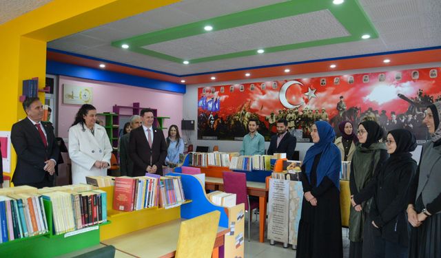 BŞEÜ'DEN LİSE ÖĞRENCİLERİNE 236 ADET KİTAP HEDİYE EDİLDİ