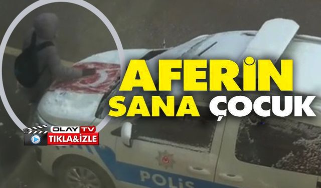 TÜRK BAYRAĞI'NIN ÜZERİNDEKİ KARLARI TEMİZLEYEN ÇOCUK TAKDİR TOPLADI