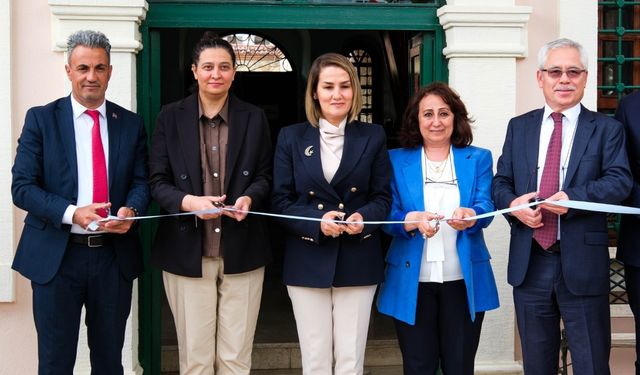 ‘İZ BIRAKANLAR' SERGİSİ SANATSEVERLE BULUŞTU