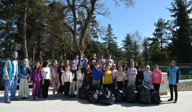 ÖĞRENCİLER ÇEVRE BİLİNCİNE DİKKAT ÇEKTİ