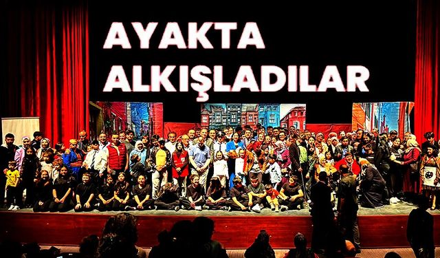 ÖZEL BİREYLER SAHNEYE ÇIKTI, İZLEYİCİLER AYAKTA ALKIŞLADI