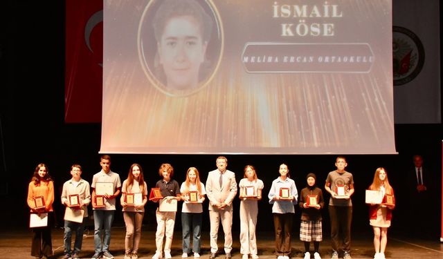 BAŞARILI ÖĞRENCİLERE ‘EĞİTİM BAŞARI ÖDÜLLERİ' TAKDİM EDİLDİ