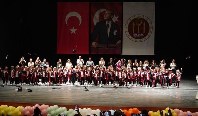 MİNİK ÖĞRENCİLERİN MEZUNİYET SEVİNCİ