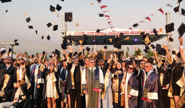 ŞEYH EDEBALİ ÜNİVERSİTESİ’NDE MEZUNİYET COŞKUSU