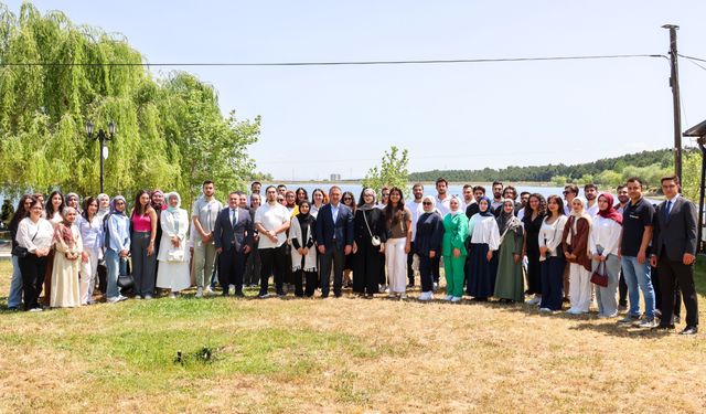 VALİ SÖZER, ÖĞRENCİLERLE BİR ARAYA GELDİ