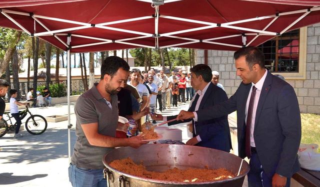 SÖĞÜT'TE "ŞİFALI PİLAV" ETKİNLİĞİ YOĞUN KATILIMLA GERÇEKLEŞTİRİLDİ