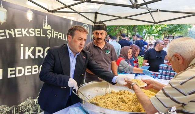 VALİ SÖZER'DEN GELENEKSEL PİLAV İKRAMI