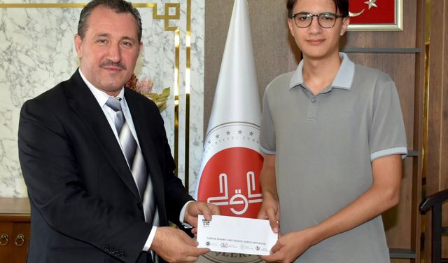 GENÇ 'UMRE' ÖDÜLÜNÜN SAHİBİ OLDU