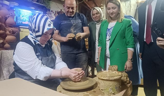 AK PARTİ GENEL MERKEZ KADIN KOLLARI BAŞKANI, ÇÖMLEK YAPTI